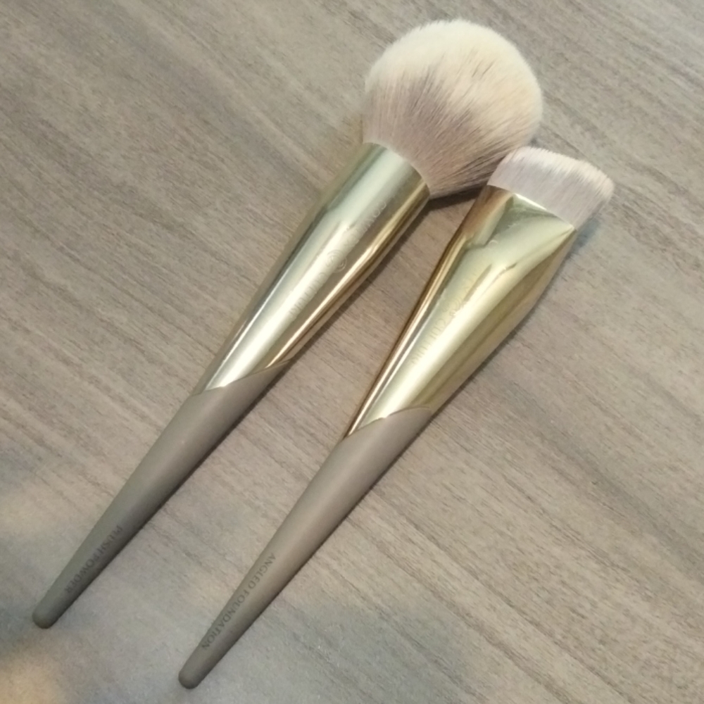 2 Complex Culture Brushes